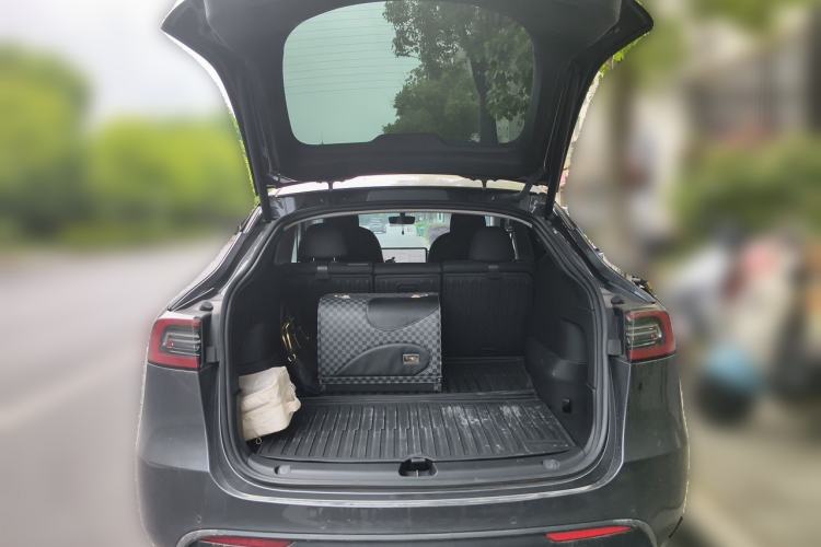 Used Tesla Model Y 2023 Long-Range All-Wheel-Drive Version Trunk