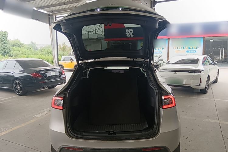Used Tesla Model Y 2023 Long-Range All-Wheel-Drive Version Trunk
