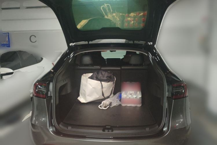 Used Tesla Model Y 2023 Long-Range All-Wheel-Drive Version Trunk