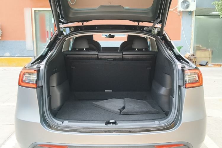 Used Tesla Model Y 2023 Rear-Wheel-Drive Version Trunk