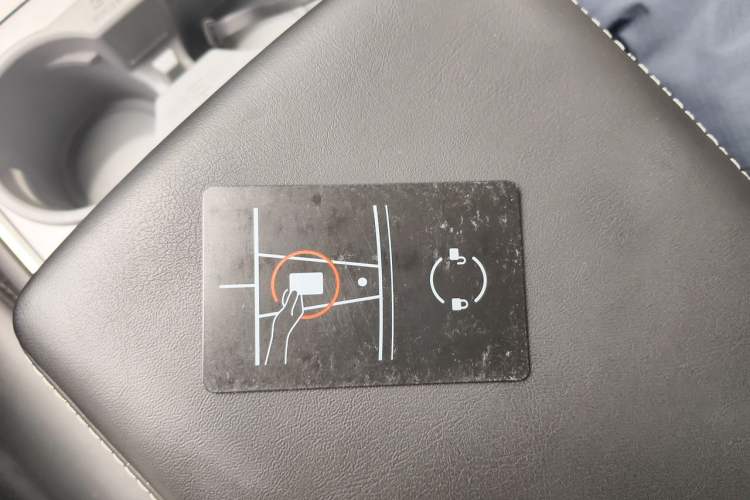 Used Tesla Model Y 2023 Long-Range All-Wheel-Drive Version Vehicle Key