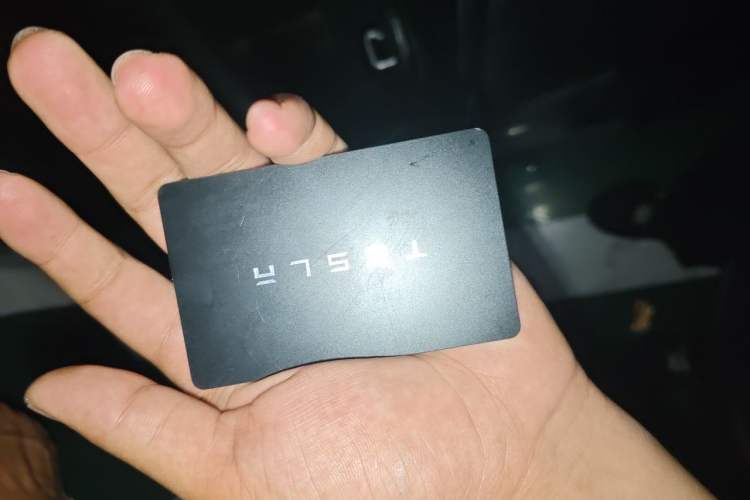 Used Tesla Model Y 2023 Long-Range All-Wheel-Drive Version Vehicle Key