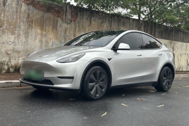 Used Tesla Model Y 2023 Long-Range All-Wheel-Drive Version