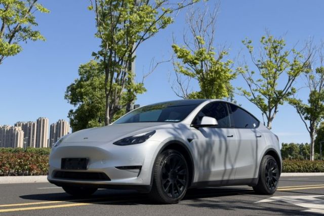 Used Tesla Model Y 2023 Long-Range All-Wheel-Drive Version
