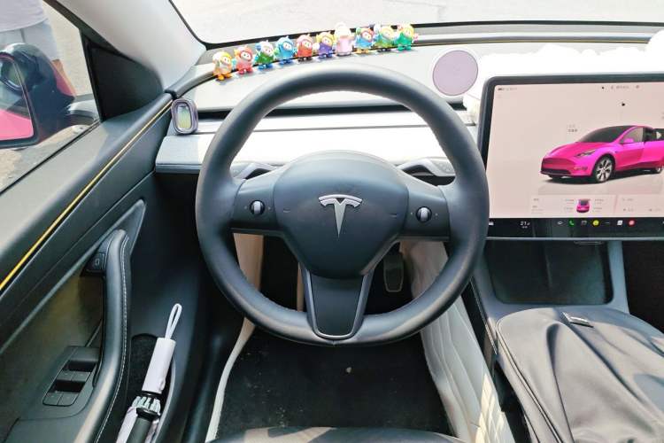 Used Tesla Model Y 2023 Long-Range All-Wheel-Drive Version Steering Wheel
