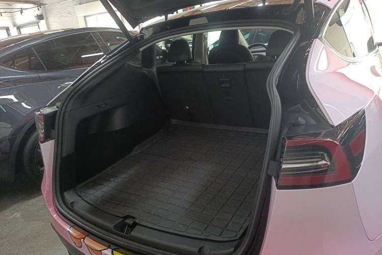 Used Tesla Model Y 2023 Rear-Wheel-Drive Version Trunk