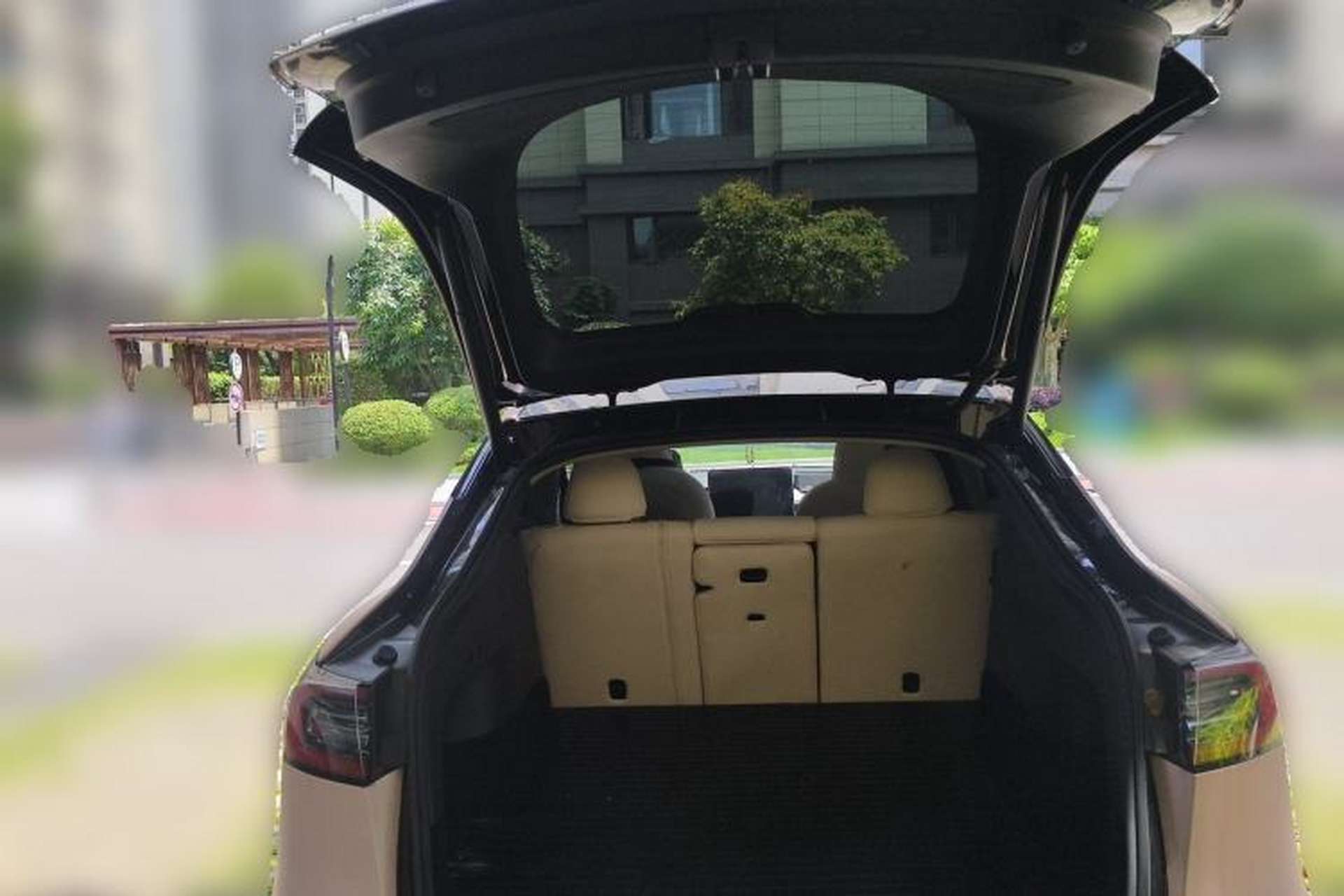 Used Tesla Model Y 2023 Rear-Wheel-Drive Version Trunk