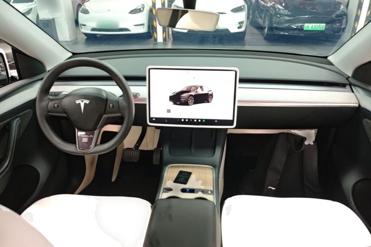 Used Tesla Model Y 2023 Long-Range All-Wheel-Drive Version Center Console