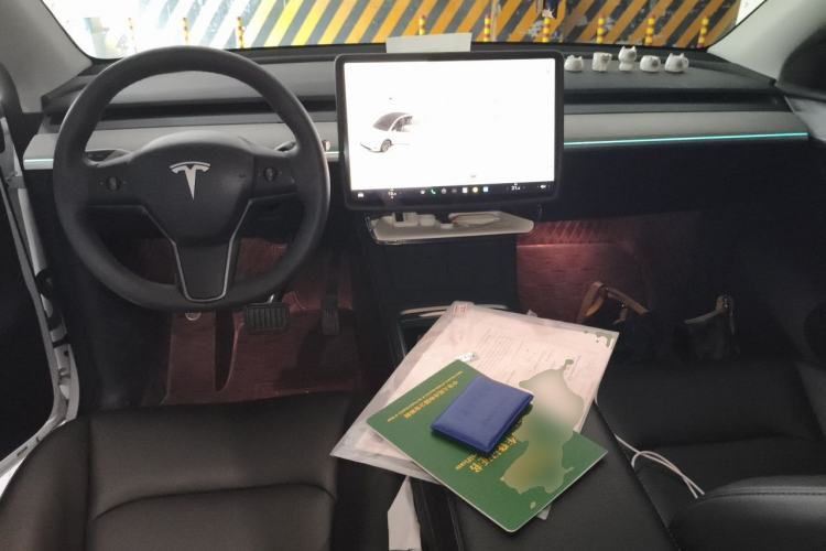 Used Tesla Model Y 2023 Rear-Wheel-Drive Version Center Console