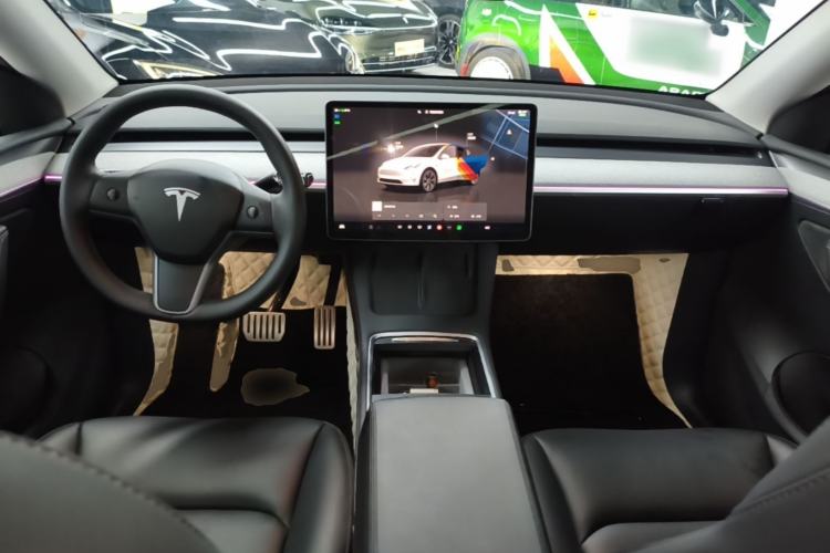 Used Tesla Model Y 2023 Rear-Wheel-Drive Version Center Console