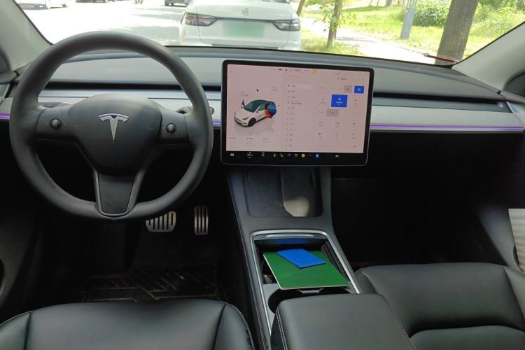 Used Tesla Model Y 2023 High-Performance All-Wheel-Drive Version Center Console