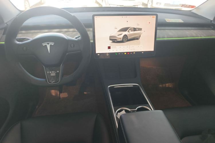 Used Tesla Model Y 2023 Long-Range All-Wheel-Drive Version Center Console