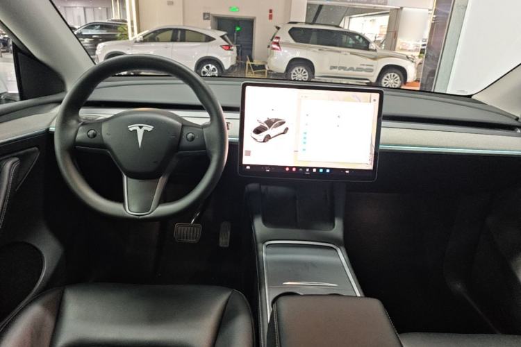 Used Tesla Model Y 2023 Rear-Wheel-Drive Version Center Console