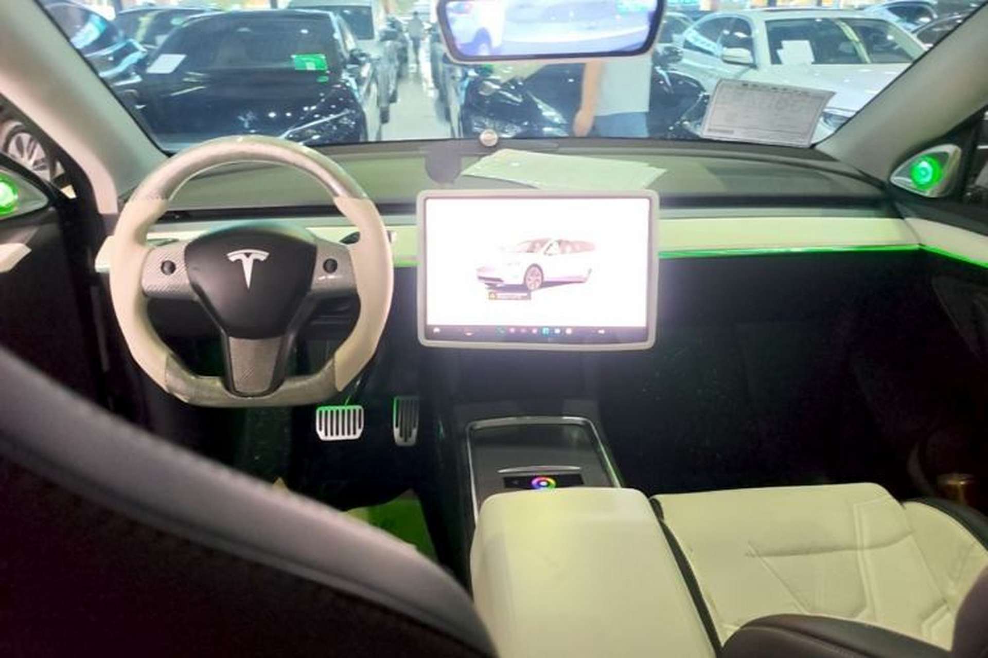 Used Tesla Model Y 2023 Long-Range All-Wheel-Drive Version Center Console