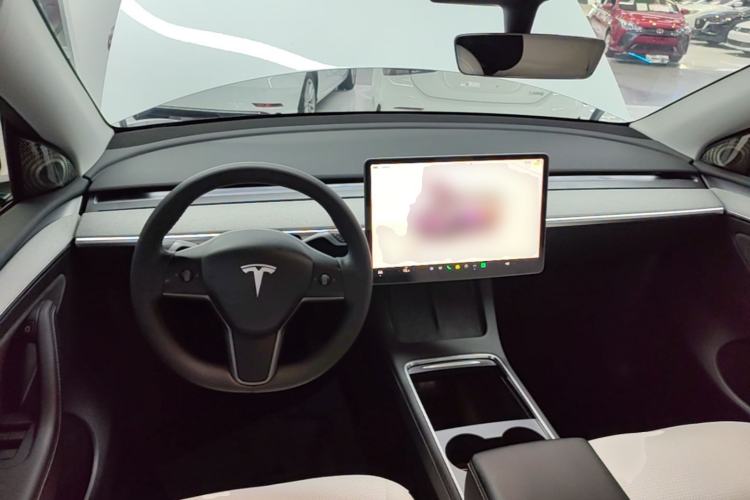 Used Tesla Model Y 2023 Long-Range All-Wheel-Drive Version Center Console