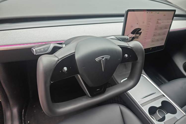Used Tesla Model Y 2023 Rear-Wheel-Drive Version Center Console
