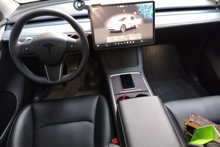 Used Tesla Model Y 2023 Rear-Wheel-Drive Version Center Console