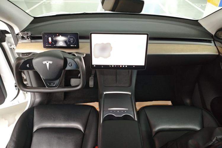 Used Tesla Model Y 2023 Long-Range All-Wheel-Drive Version Center Console