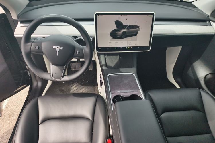 Used Tesla Model Y 2023 Long-Range All-Wheel-Drive Version Center Console