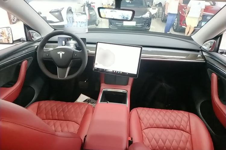 Used Tesla Model Y 2023 Long-Range All-Wheel-Drive Version Center Console