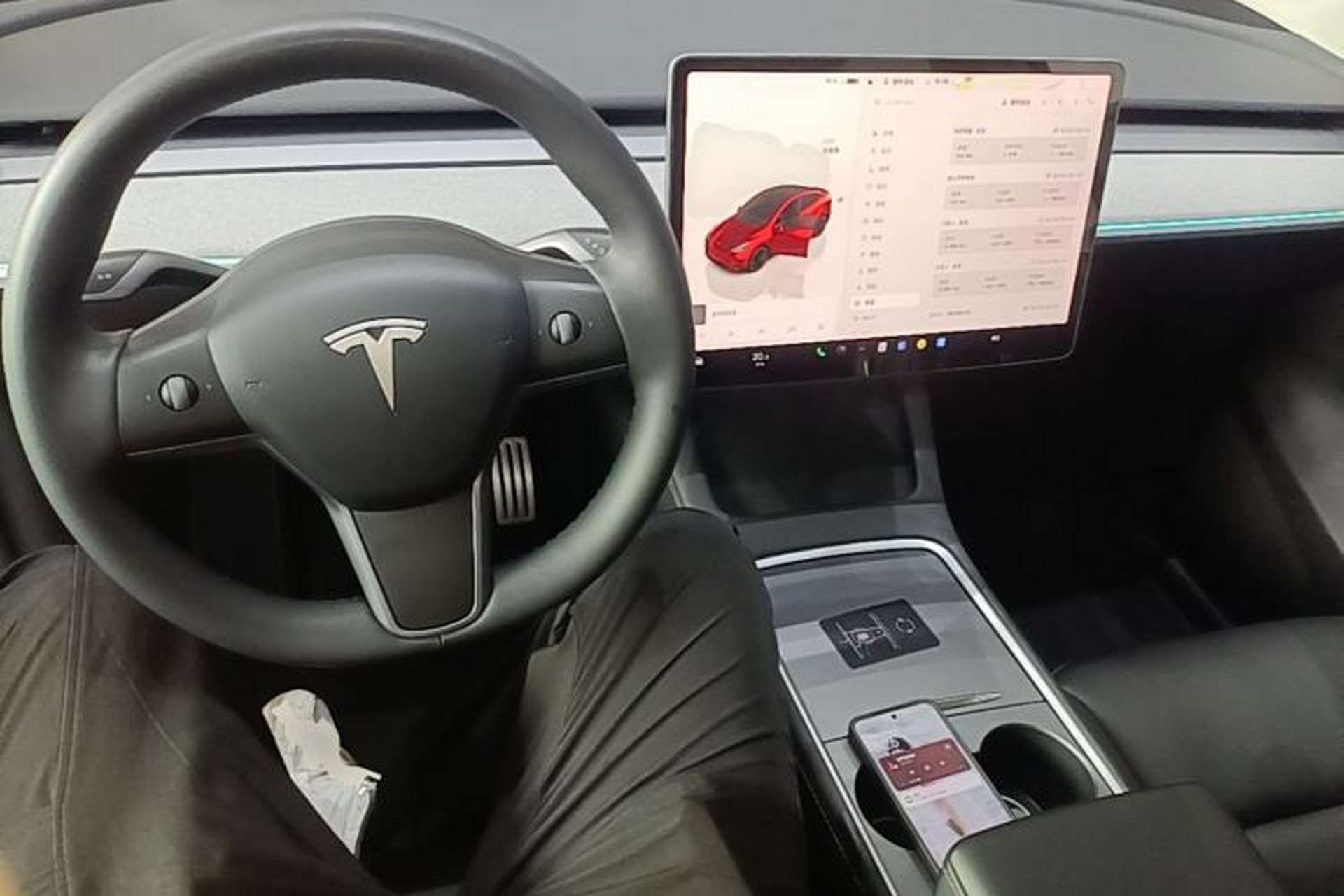Used Tesla Model Y 2023 High-Performance All-Wheel-Drive Version Center Console