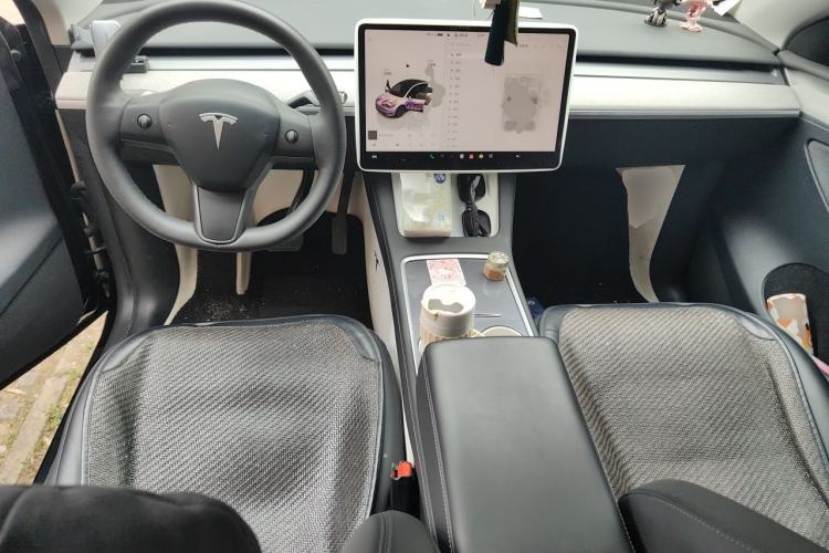 Used Tesla Model Y 2023 Rear-Wheel-Drive Version Center Console