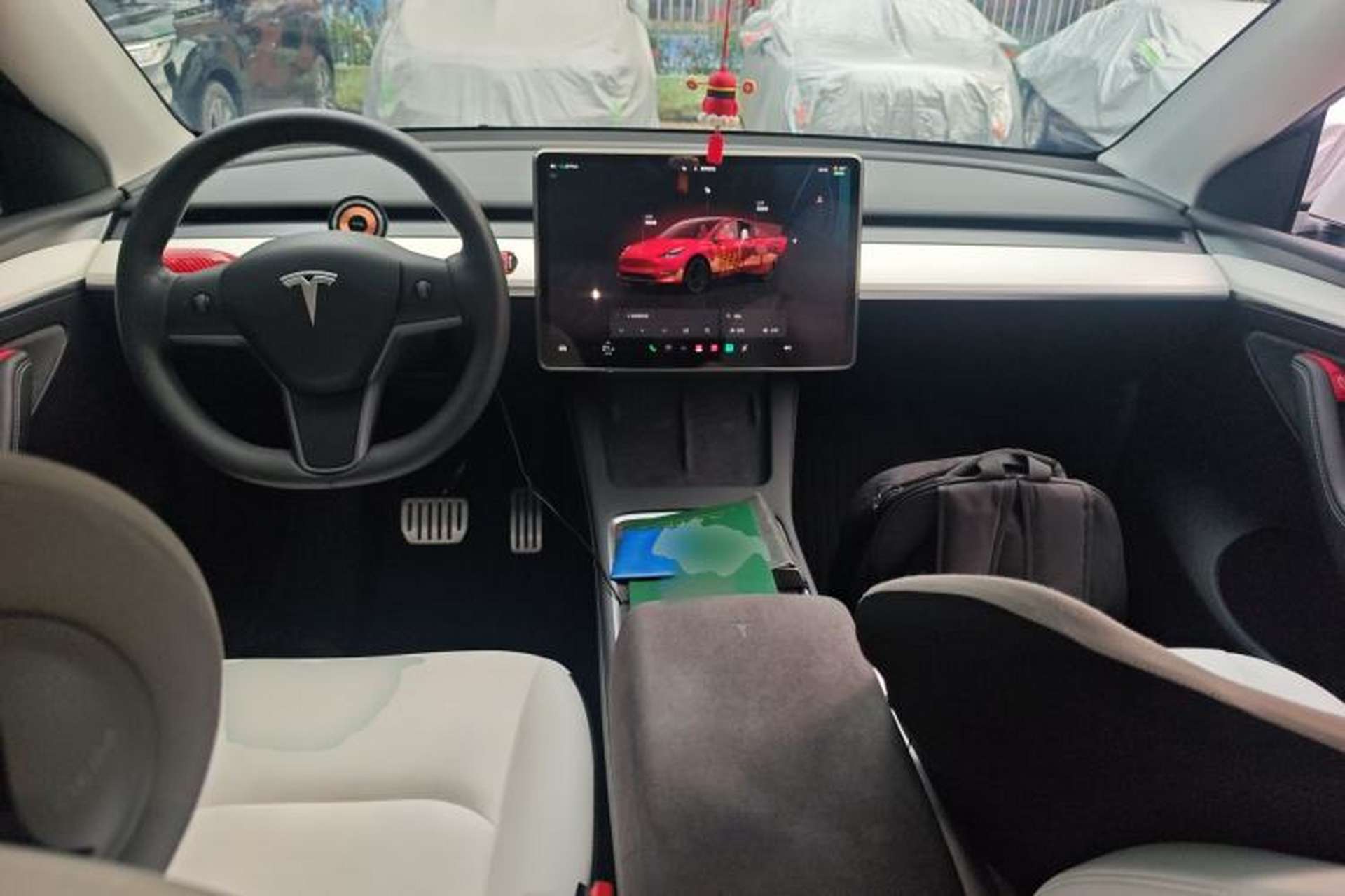 Used Tesla Model Y 2023 High-Performance All-Wheel-Drive Version Center Console