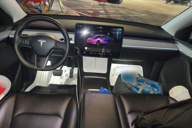 Used Tesla Model Y 2023 Rear-Wheel-Drive Version Center Console