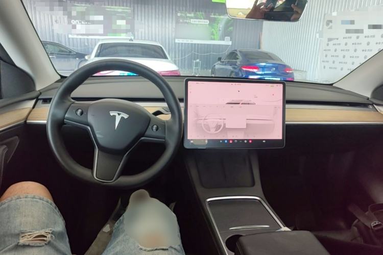 Used Tesla Model Y 2023 Rear-Wheel-Drive Version Center Console