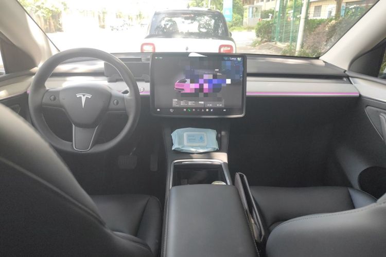 Used Tesla Model Y 2023 Long-Range All-Wheel-Drive Version Center Console
