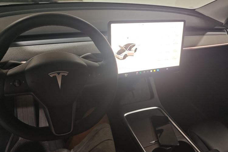 Used Tesla Model Y 2023 Long-Range All-Wheel-Drive Version Center Console
