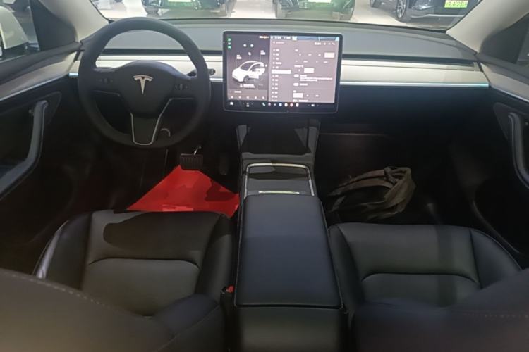 Used Tesla Model Y 2023 Long-Range All-Wheel-Drive Version Center Console