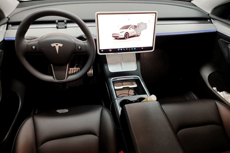 Used Tesla Model Y 2023 High-Performance All-Wheel-Drive Version Center Console