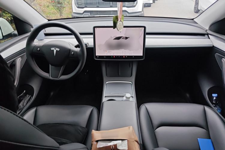 Used Tesla Model Y 2023 Rear-Wheel-Drive Version Center Console