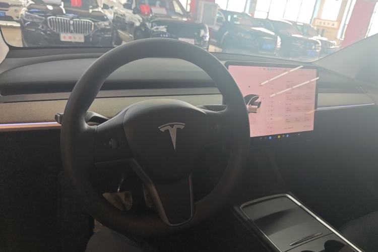Used Tesla Model Y 2023 Long-Range All-Wheel-Drive Version Center Console