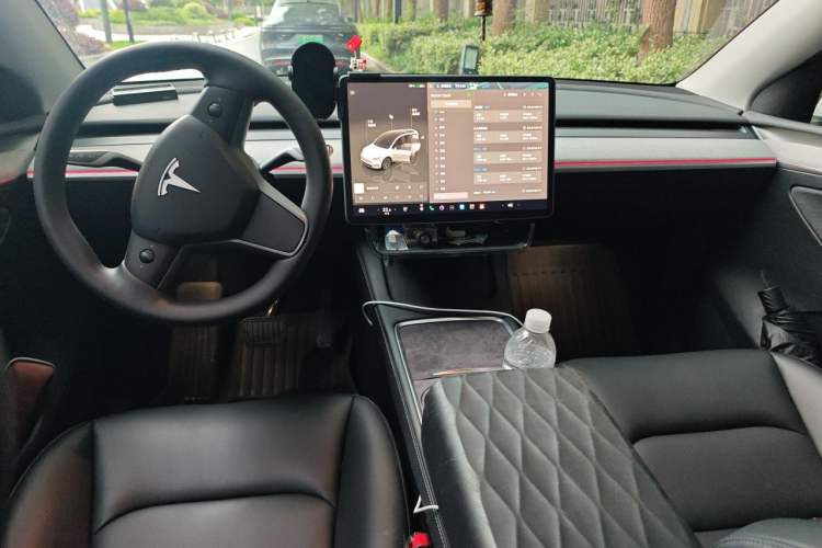 Used Tesla Model Y 2023 Long-Range All-Wheel-Drive Version Center Console