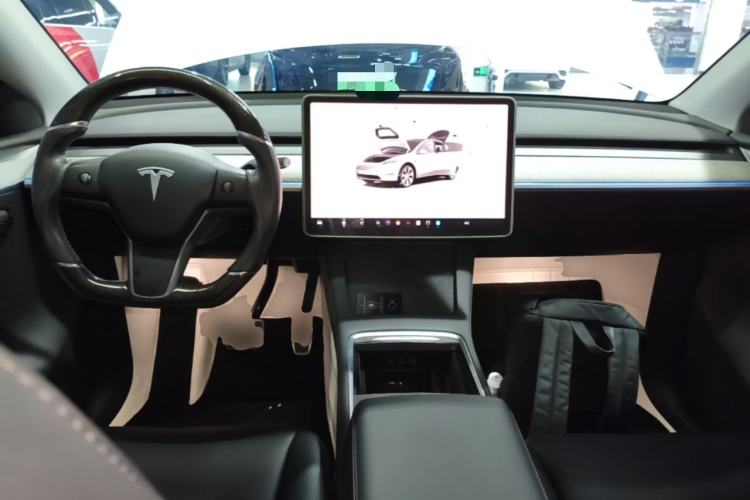 Used Tesla Model Y 2023 Long-Range All-Wheel-Drive Version Center Console