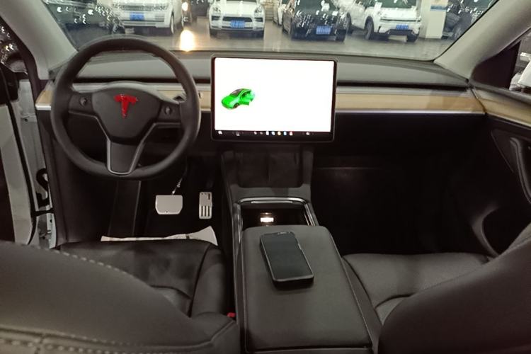 Used Tesla Model Y 2023 High-Performance All-Wheel-Drive Version Center Console