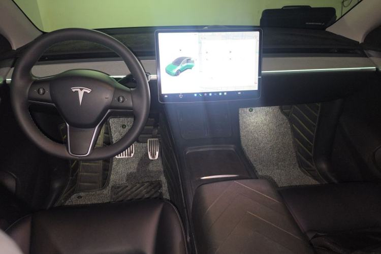 Used Tesla Model Y 2023 Rear-Wheel-Drive Version Center Console