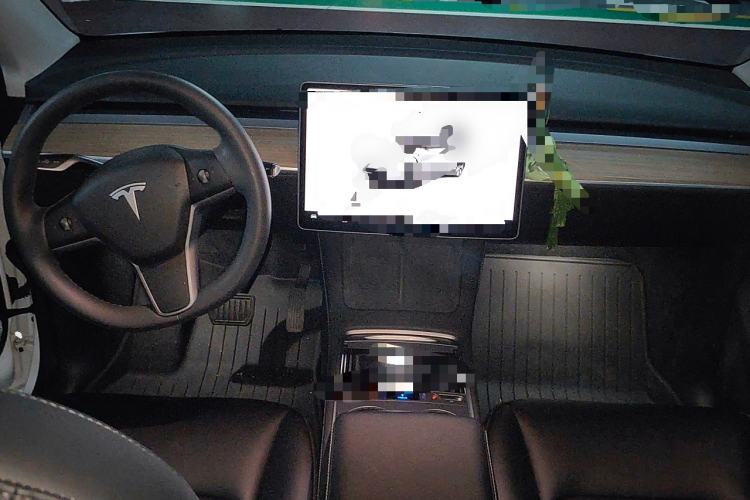 Used Tesla Model Y 2023 Long-Range All-Wheel-Drive Version Center Console
