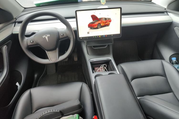 Used Tesla Model Y 2023 Long-Range All-Wheel-Drive Version Center Console