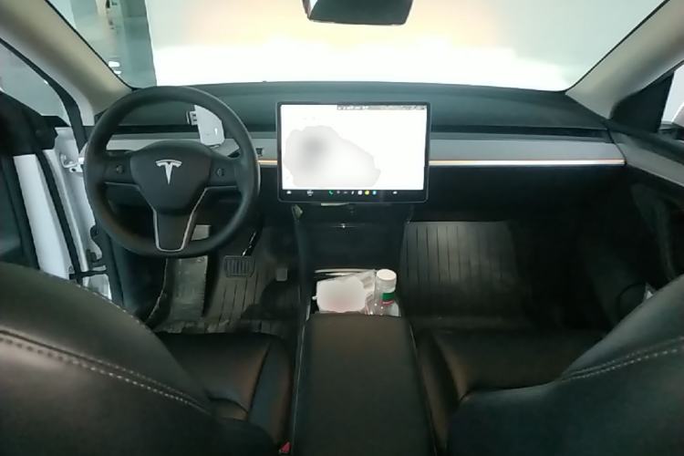 Used Tesla Model Y 2023 Long-Range All-Wheel-Drive Version Center Console