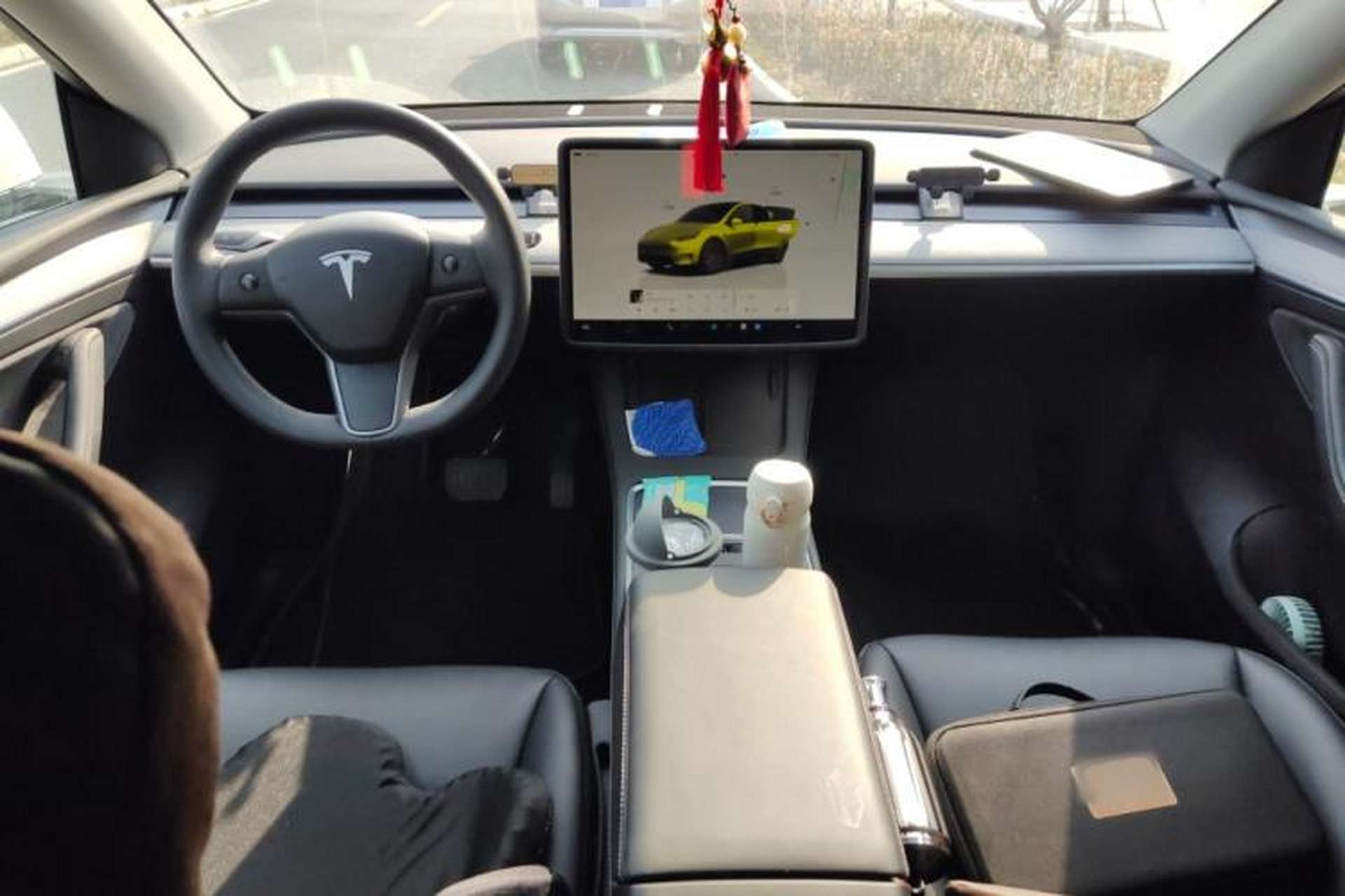 Used Tesla Model Y 2023 Rear-Wheel-Drive Version Center Console