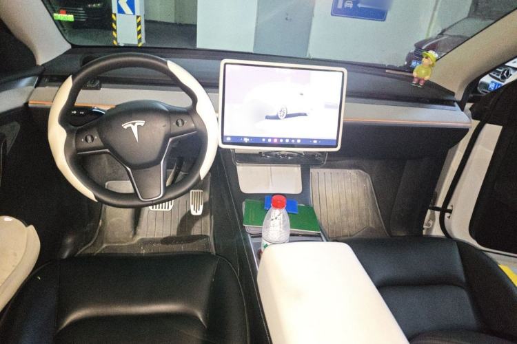Used Tesla Model Y 2023 Rear-Wheel-Drive Version Center Console