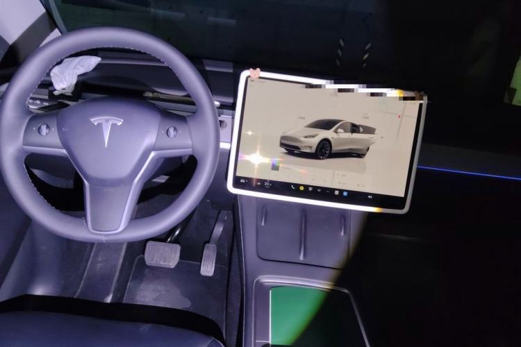 Used Tesla Model Y 2023 Rear-Wheel-Drive Version Center Console