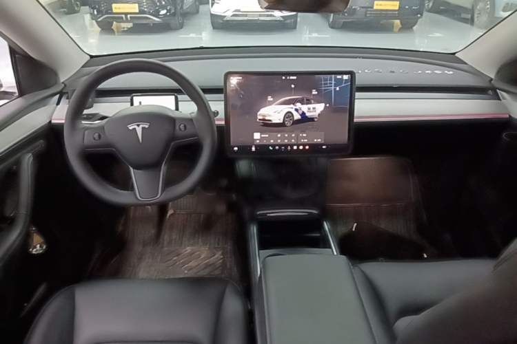 Used Tesla Model Y 2023 Rear-Wheel-Drive Version Center Console