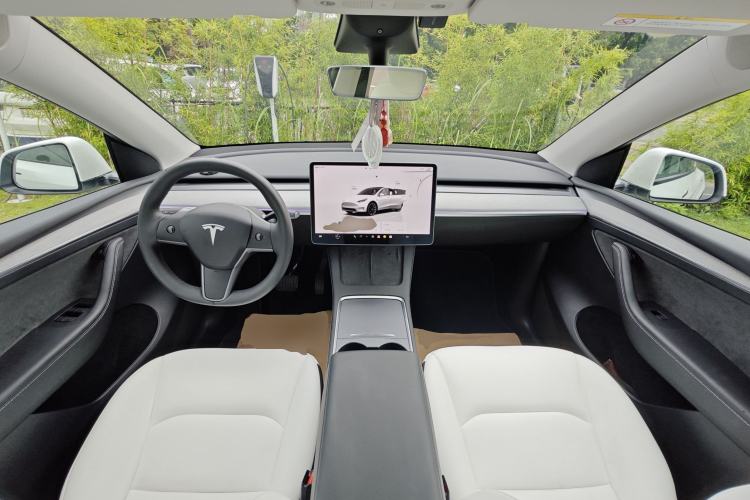 Used Tesla Model Y 2023 Rear-Wheel-Drive Version Center Console