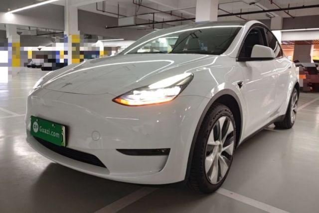 Used Tesla Model Y 2023 Long-Range All-Wheel-Drive Version
