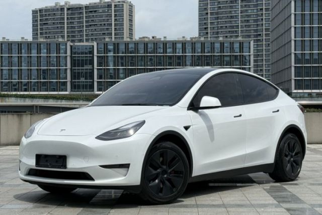 Used Tesla Model Y 2023 Long-Range All-Wheel-Drive Version