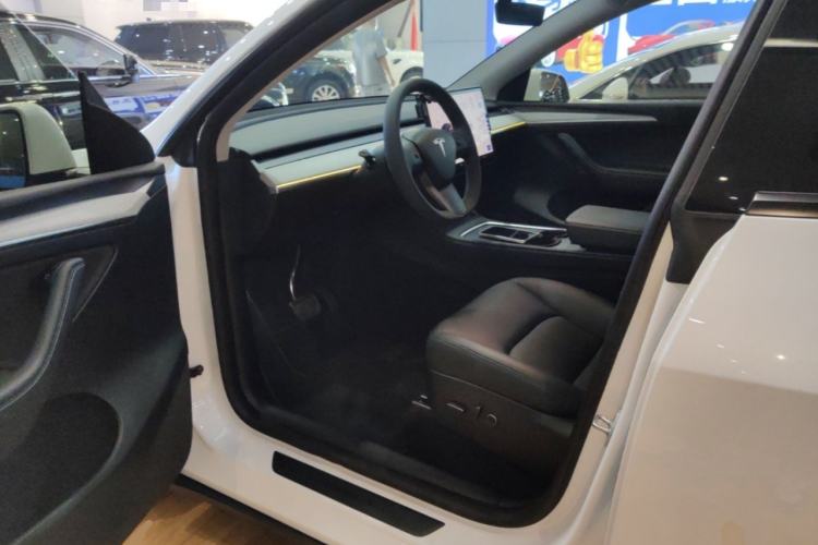 Used Tesla Model Y 2023 Rear-Wheel-Drive Version Driver Seat